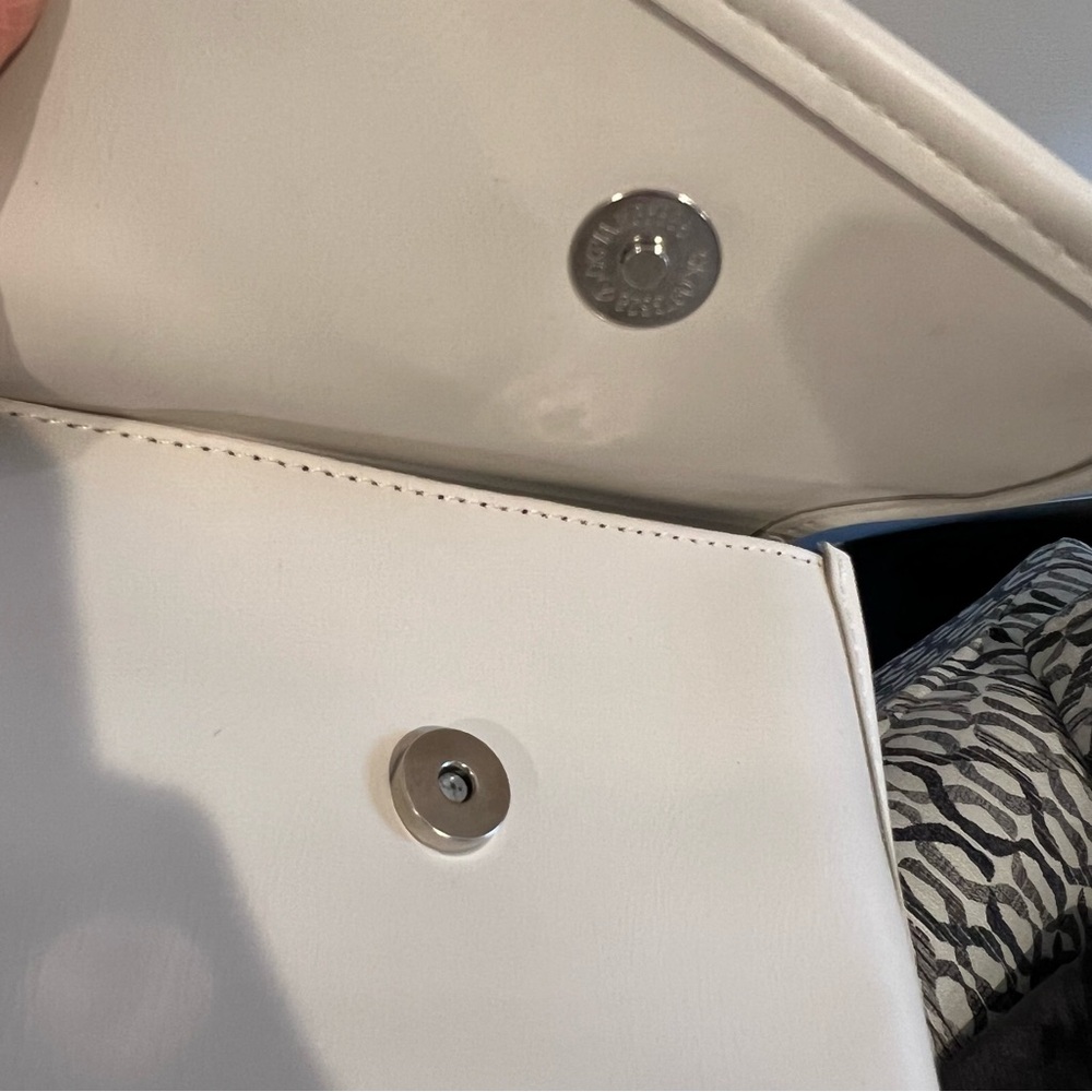 Two crossbody purses - Picture 8 of 9